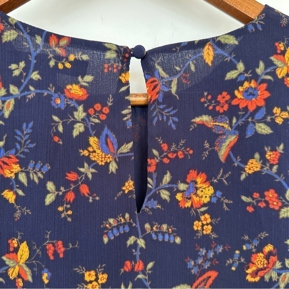 Madewell top with ruffled bell sleeves, crew  neck, straight cut & loose - Picture 7 of 13